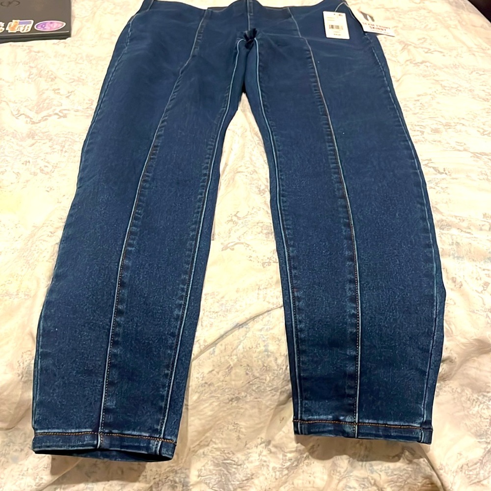 Macy’s Vanilla Star Juniors' Seam-Front Pull-On Skinny Jeans